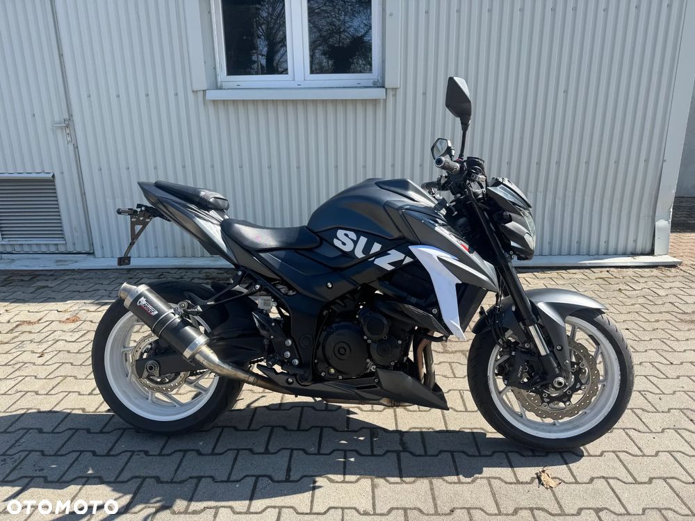 Suzuki GSX - 2