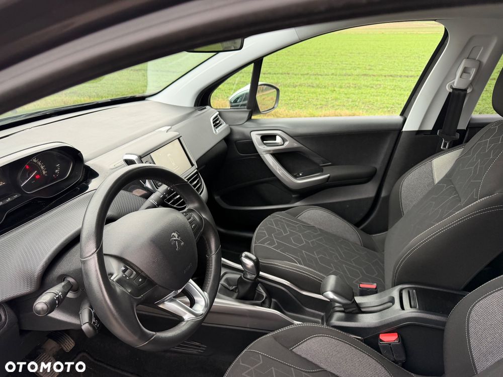 Peugeot 2008 PureTech 82 Urban Move - 12