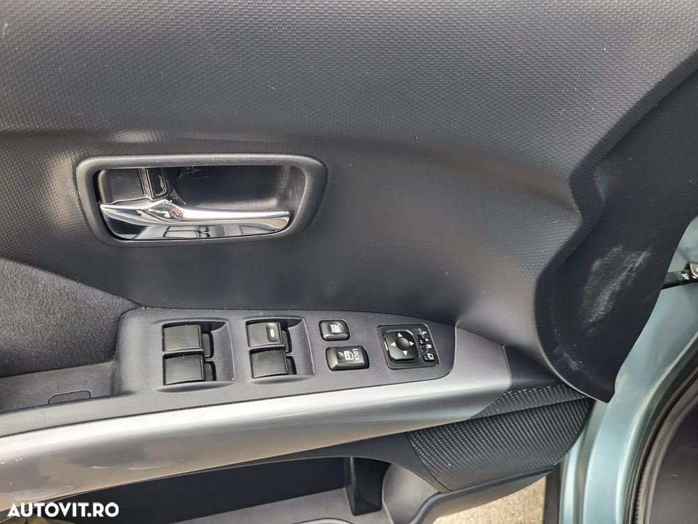 Mitsubishi Outlander - 10