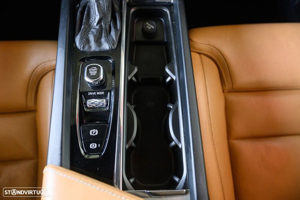 Volvo XC 60 2.0 D4 Inscription AWD Geartronic - 57