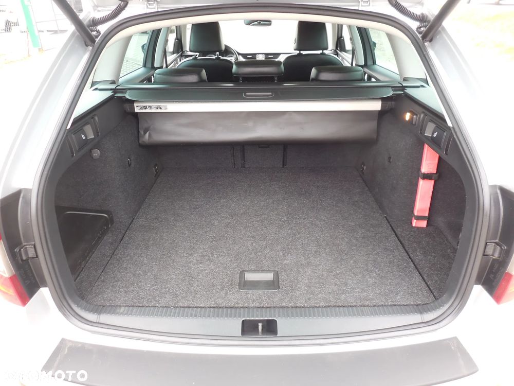 Skoda Octavia Combi 2.0 TDI Sportline - 14