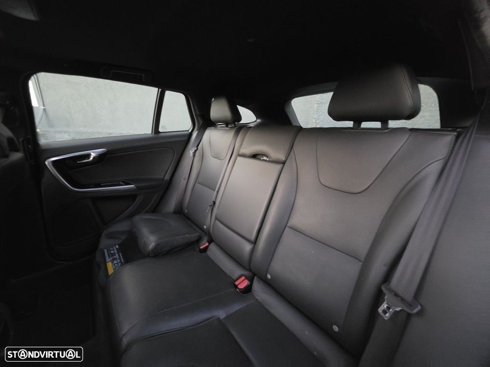 Volvo V60 Cross Country 2.0 D3 Summum Geartronic - 20