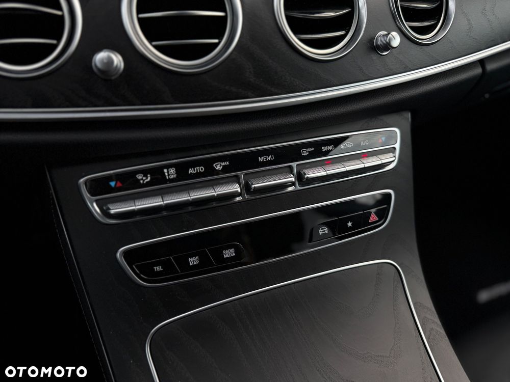 Mercedes-Benz Klasa E 220 d 4-Matic AMG - 25