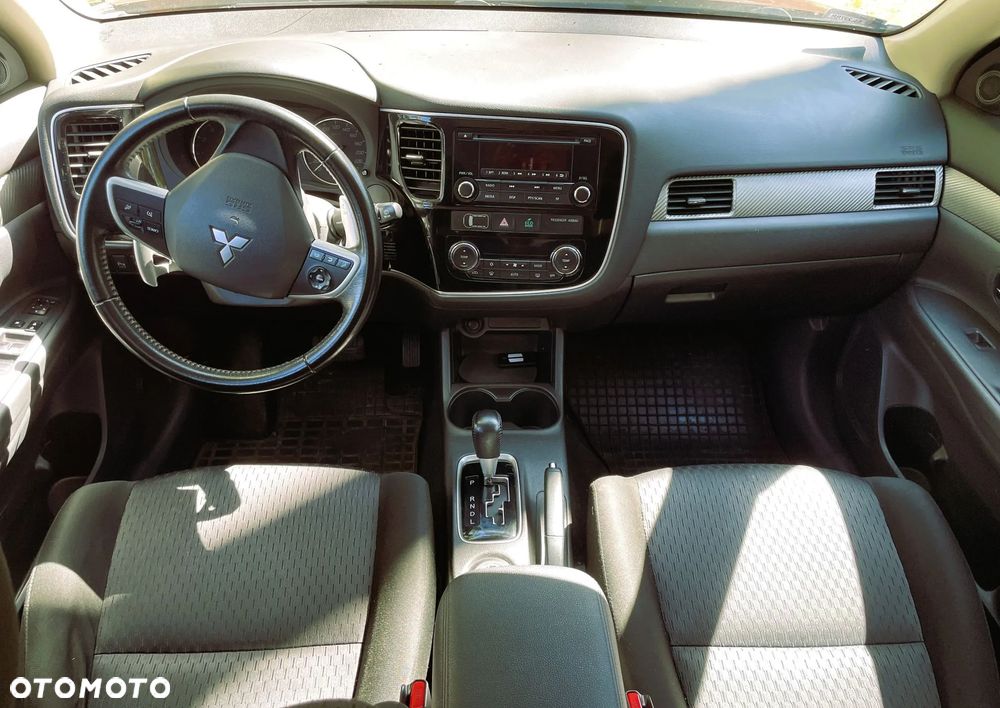 Mitsubishi Outlander - 11
