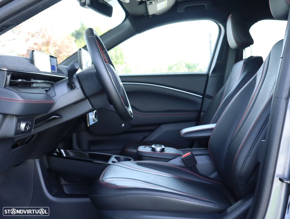 Ford Mustang Mach-E AWD PREMIUM - 25