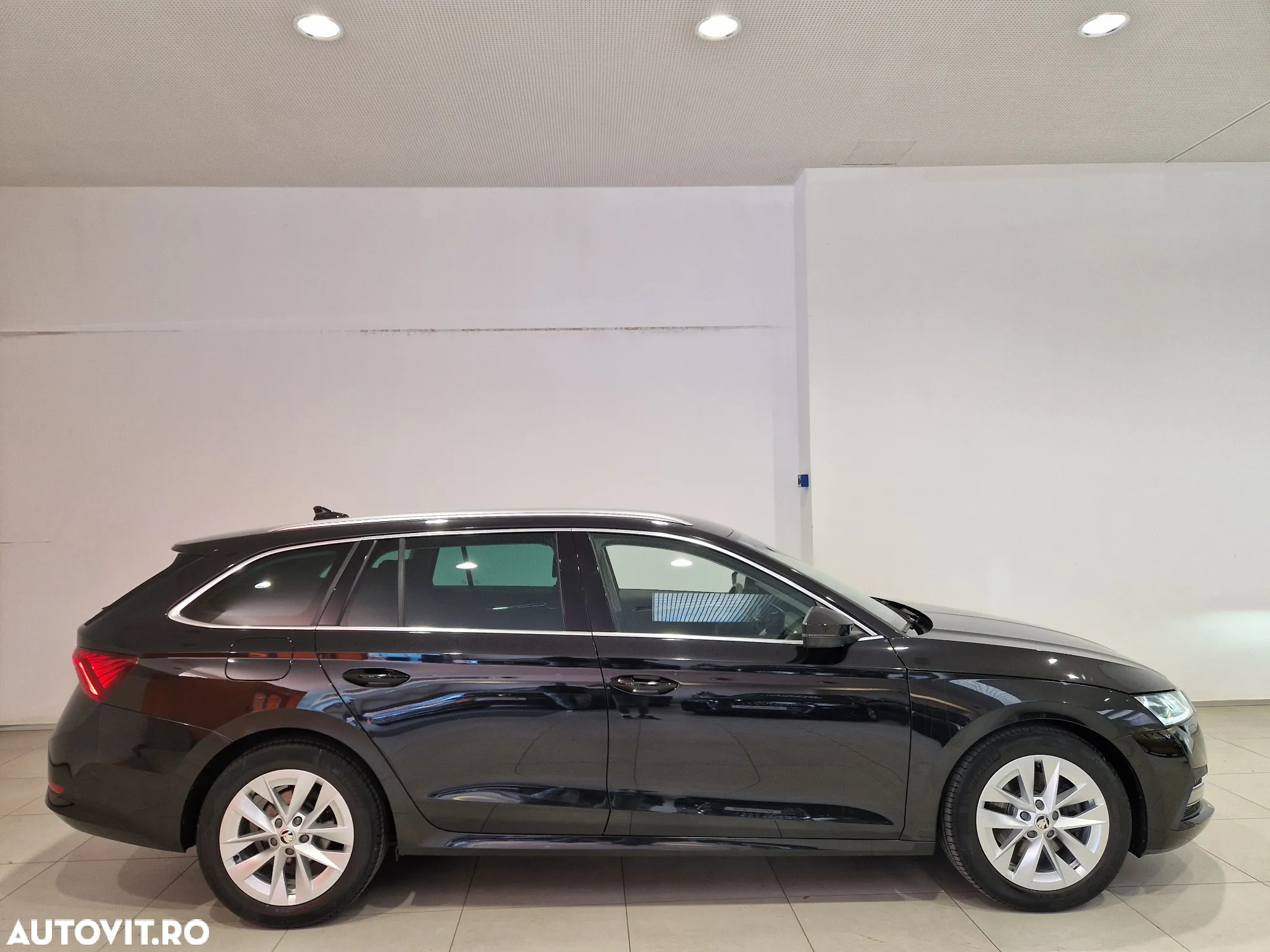 Skoda Octavia Combi 2.0 TDI DSG Premium Edition - 6