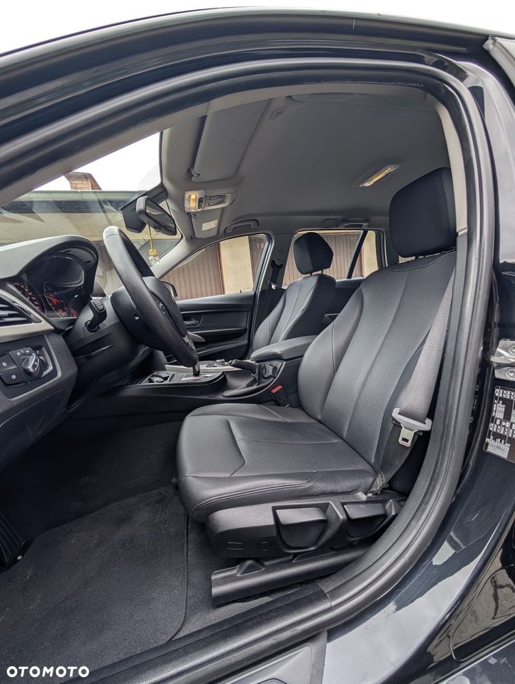 BMW Seria 3 318d Touring - 10