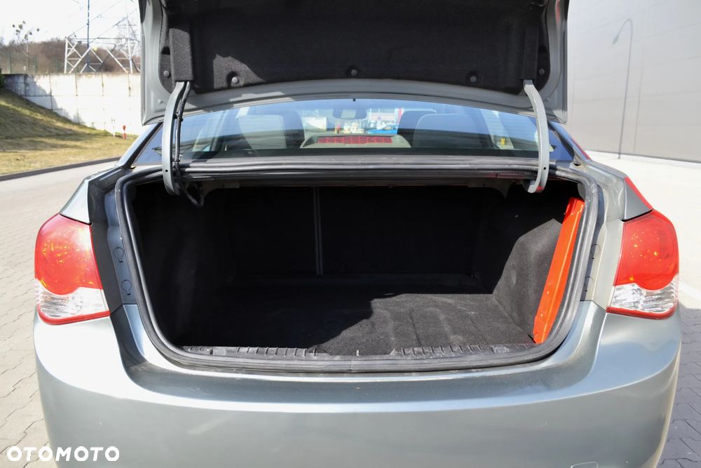 Chevrolet Cruze 1.6 Base - 33