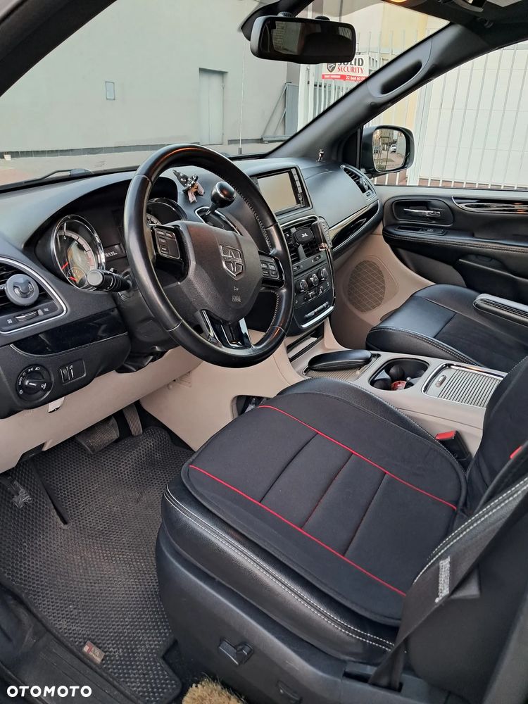 Dodge Grand Caravan - 7