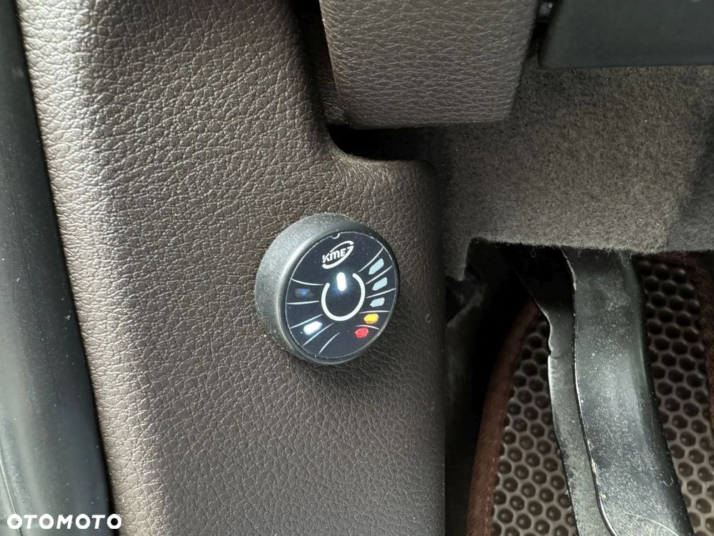 Jeep Grand Cherokee 5.7 V8 HEMI Overland Summit - 21