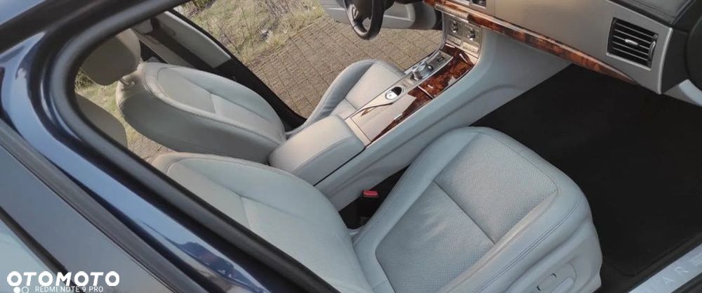 Jaguar XF 2.7 V6 Premium Luxury - 35