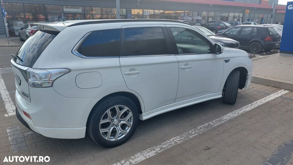 Mitsubishi Outlander - 3