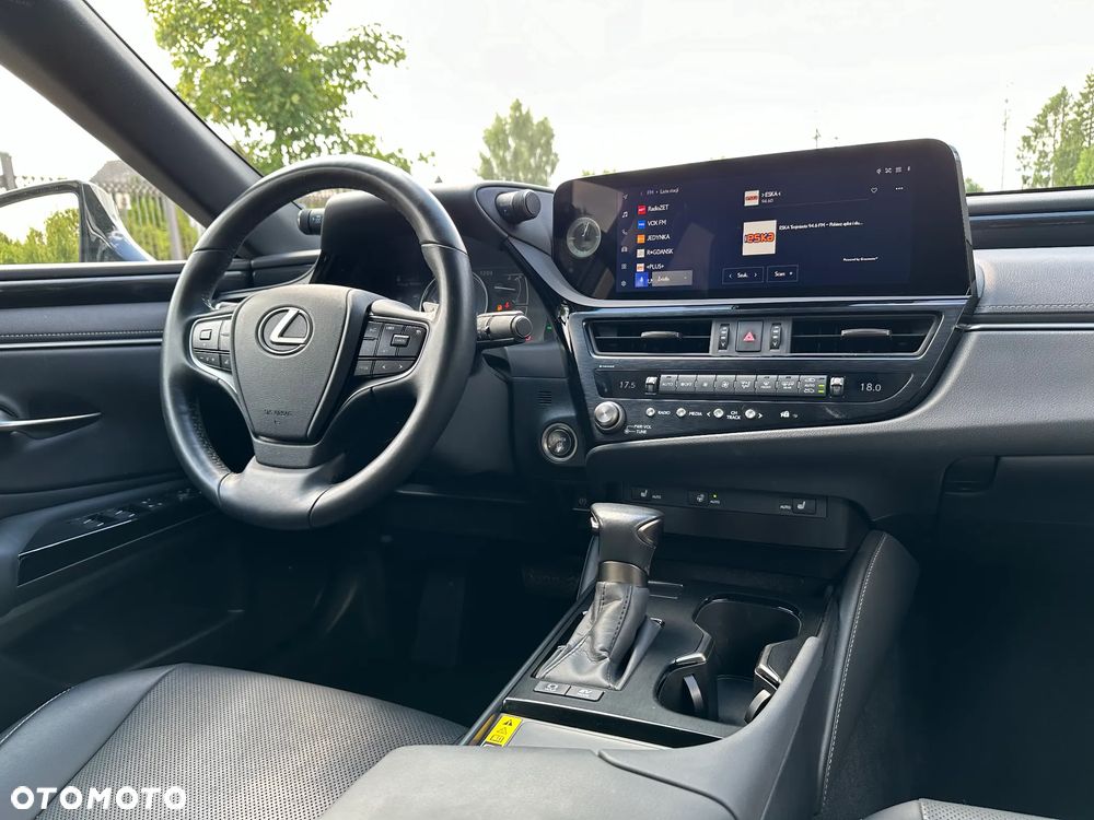 Lexus ES 300h Business Edition - 25