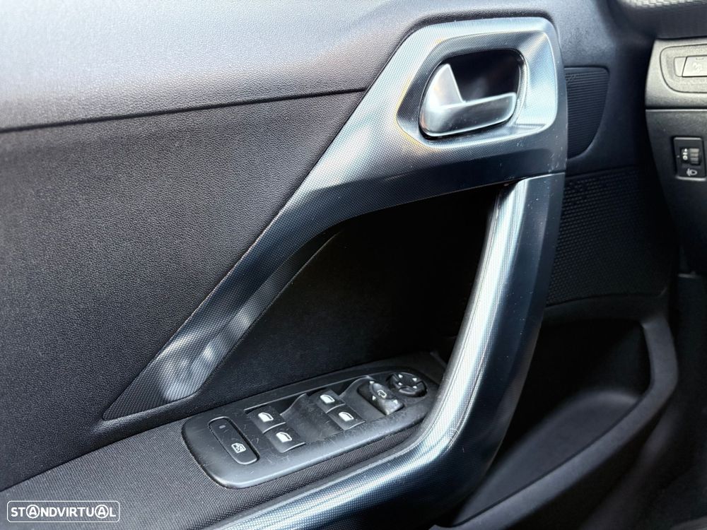 Peugeot 2008 1.2 PureTech Allure - 31