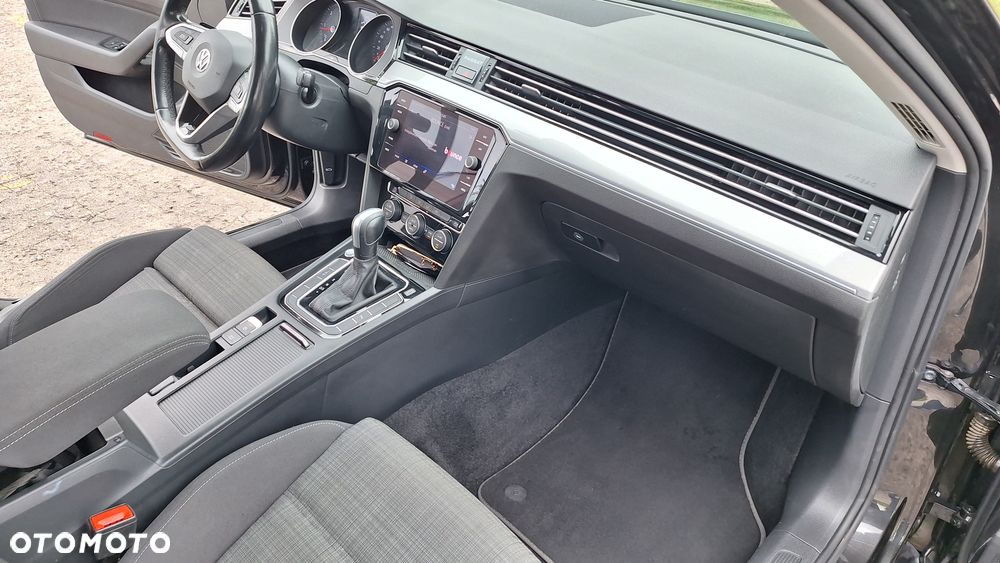 Volkswagen Passat 1.6 TDI SCR DSG Comfortline - 20