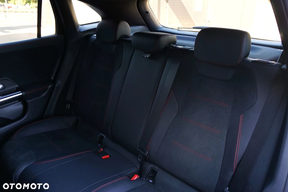 Mercedes-Benz GLA 200 AMG Line - 24