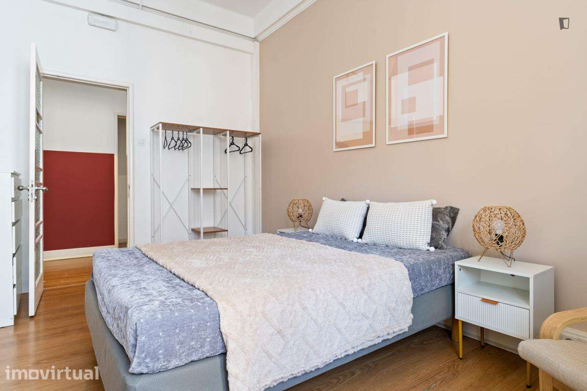 Quarto - localizado em Marquês de Pombal Lisbon - Grande imagem: 4/25