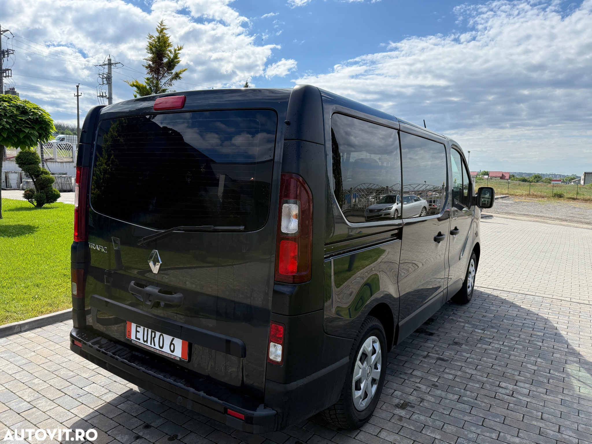 Renault Trafic Combi 2.0 Blue dCi 110 S&S L1 8+1 Life - 9