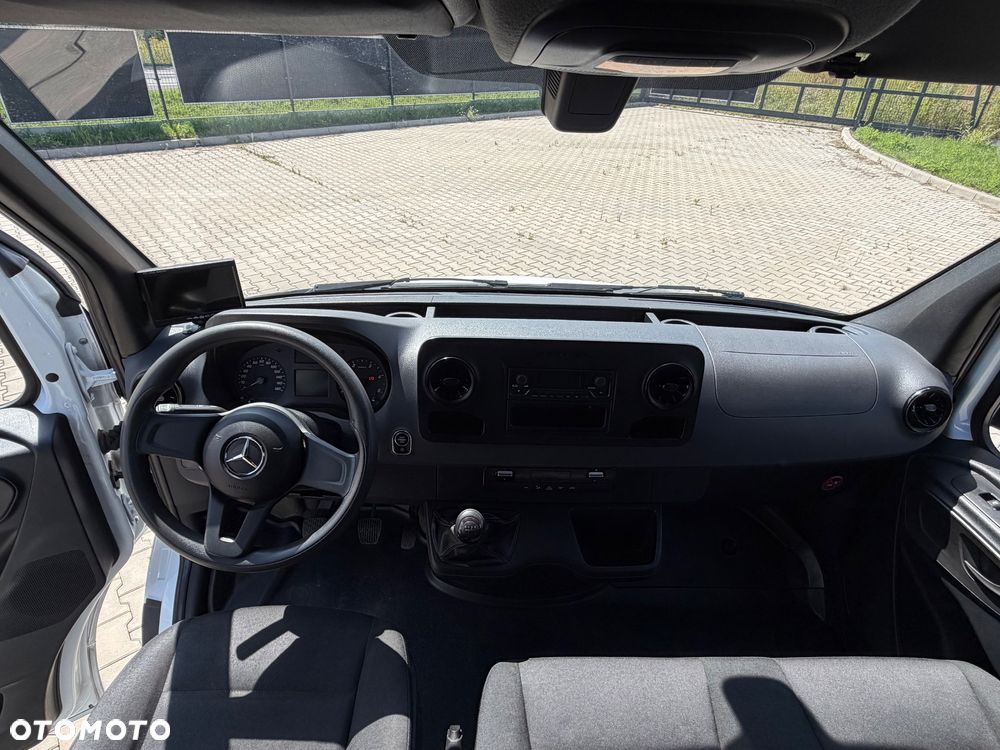 Mercedes-Benz Sprinter - 14