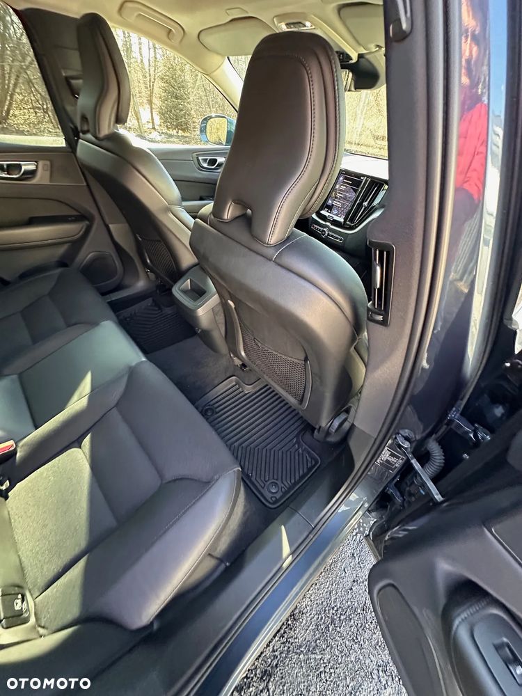 Volvo XC 60 B4 B Momentum Pro - 11