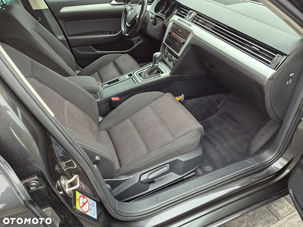 Volkswagen Passat - 8