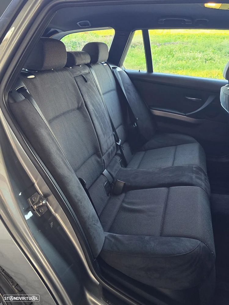 BMW 320 d Touring Auto - 8