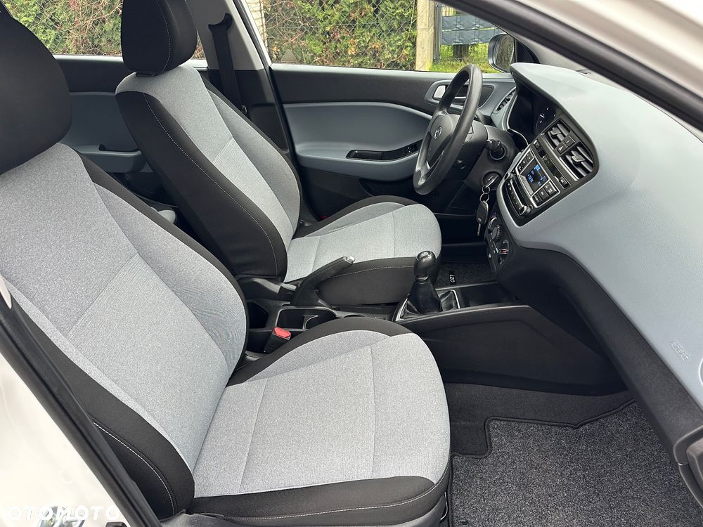 Hyundai i20 1.2 Fifa World Cup Edition - 12