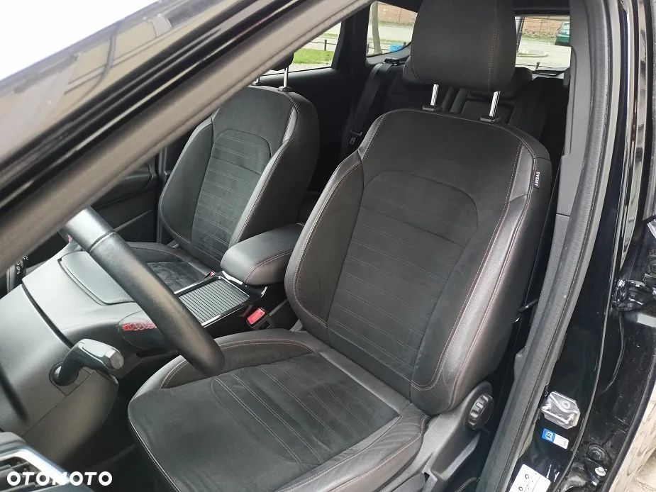 Ford Kuga 1.5 EcoBoost 2x4 ST-Line - 11