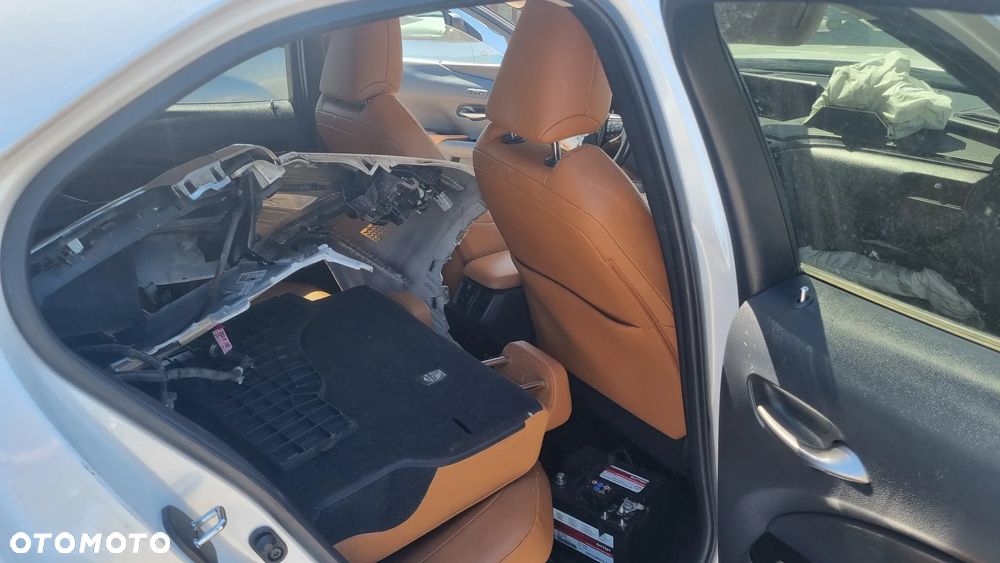 Lexus UX 250h F SPORT - 33