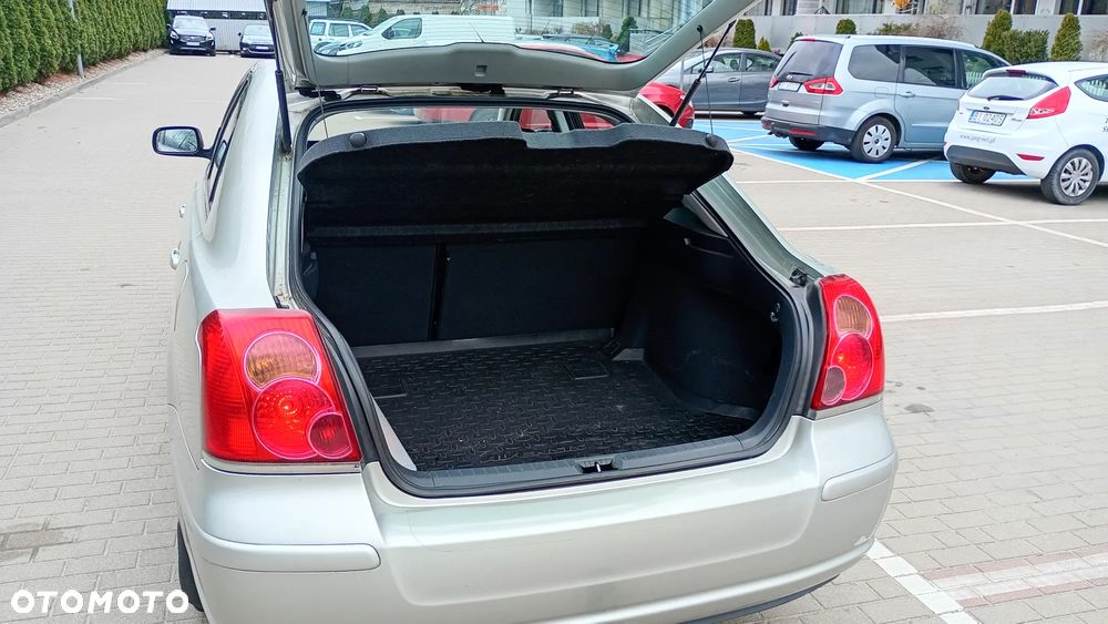 Toyota Avensis - 6