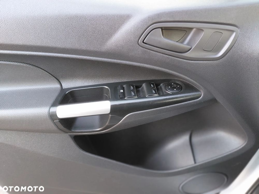 Ford Transit Connect - 17