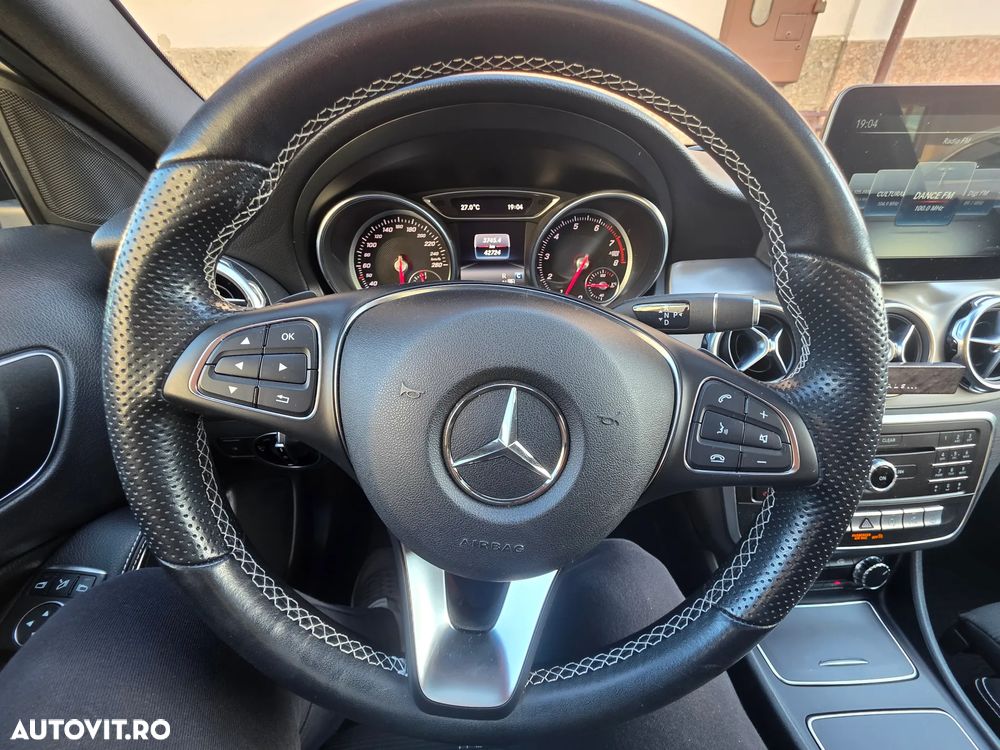 Mercedes-Benz GLA - 8