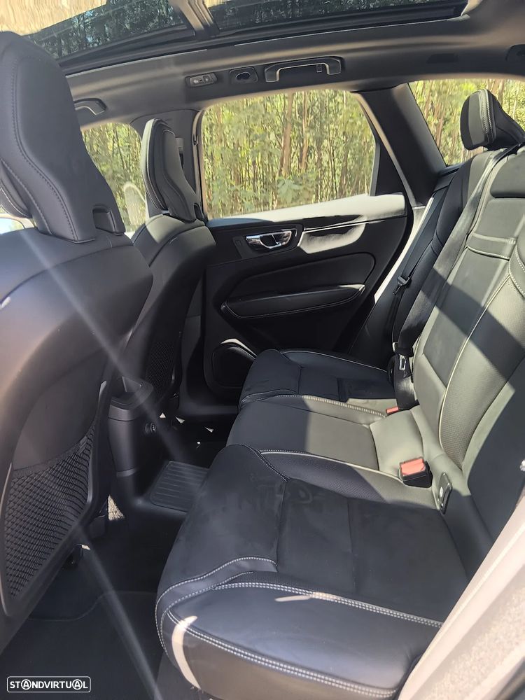 Volvo XC 60 2.0 T8 PHEV R-Design AWD - 12