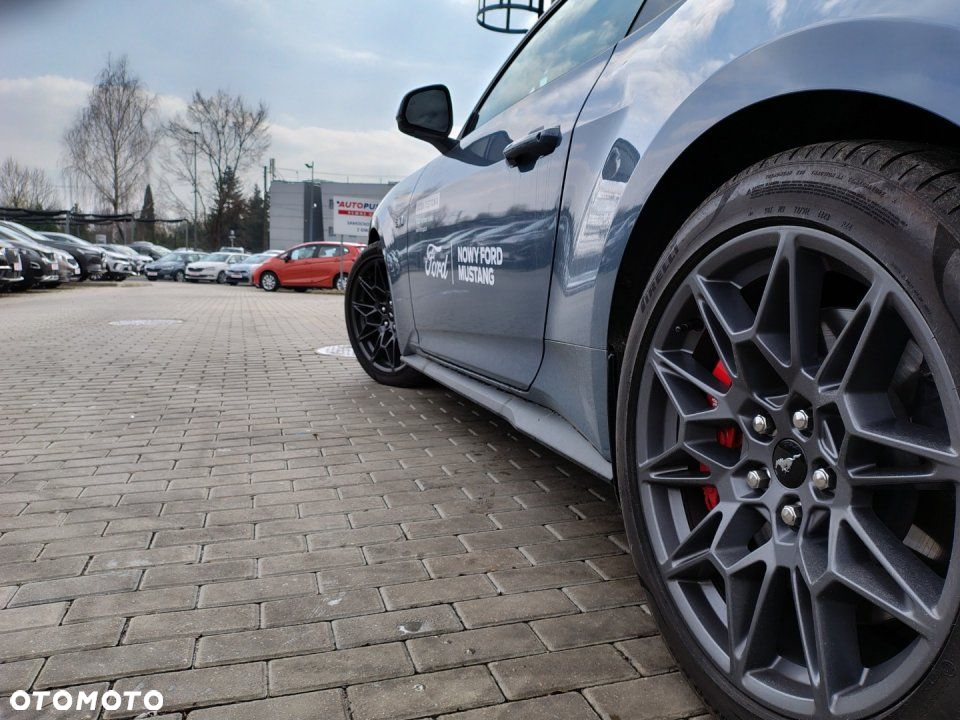 Ford Mustang - 24