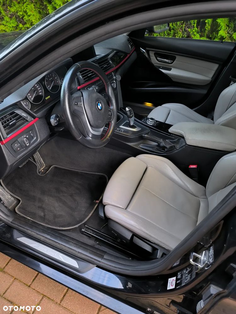 BMW Seria 3 320i - 4