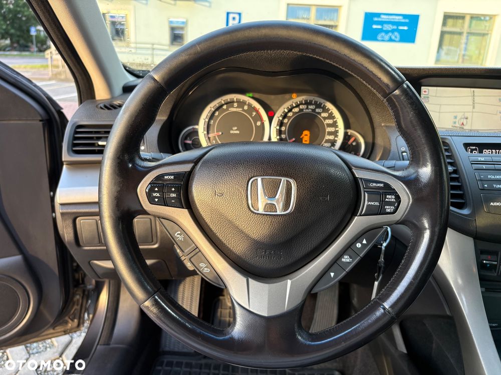 Honda Accord 2.0 Executive Nav - 19