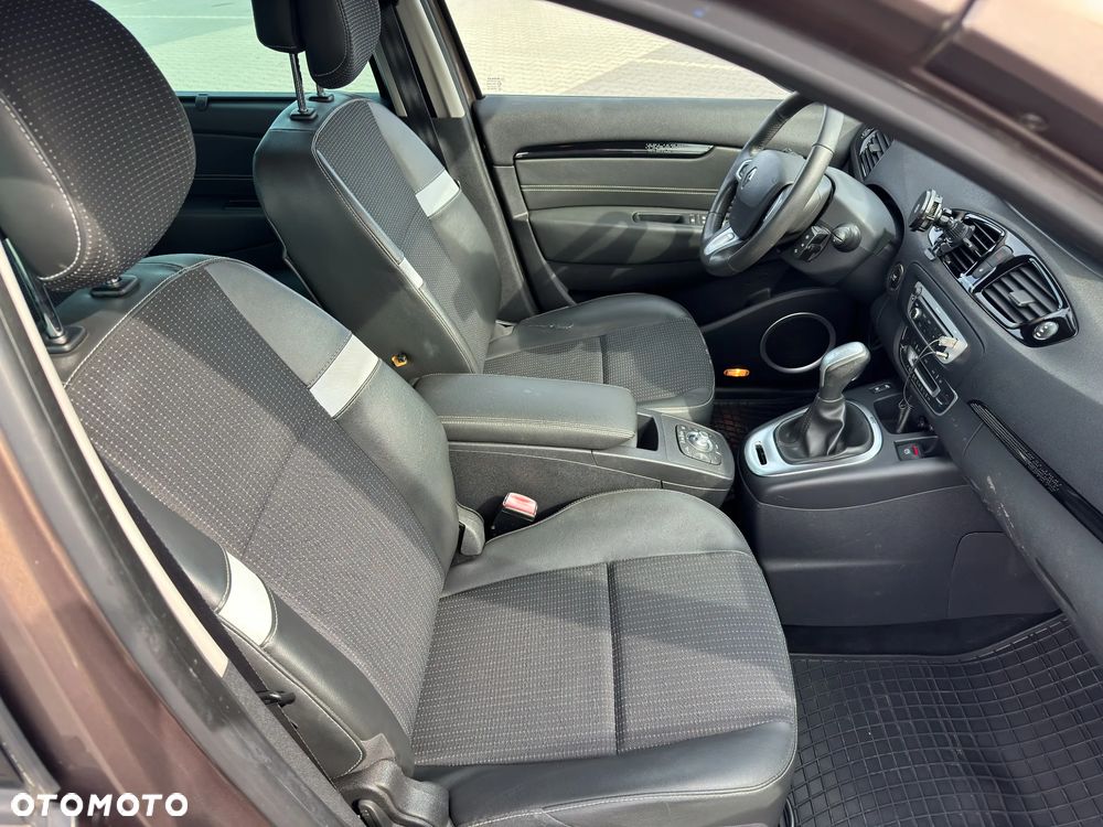 Renault Scenic 1.5dCi TomTom Edition EDC - 10