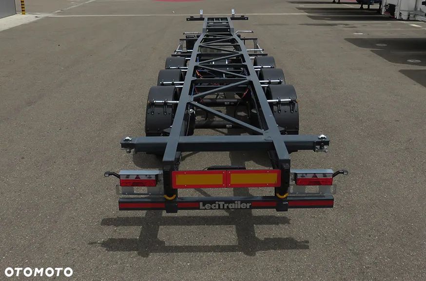 LeciTrailer Wynajem podkontenerówka HC 40' - 45'  waga 3.780 kg, ADR - 4