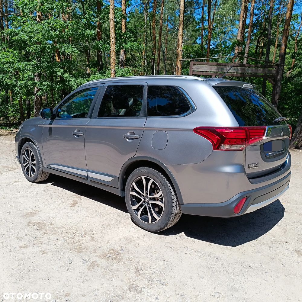 Mitsubishi Outlander - 4