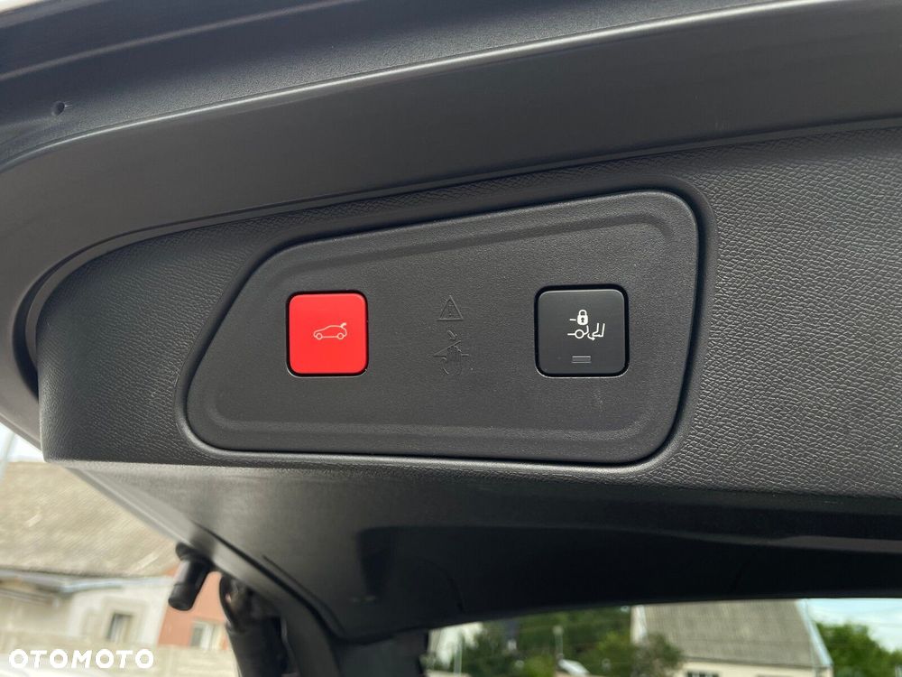Peugeot 3008 1.2 PureTech GT Pack S&S EAT8 - 17