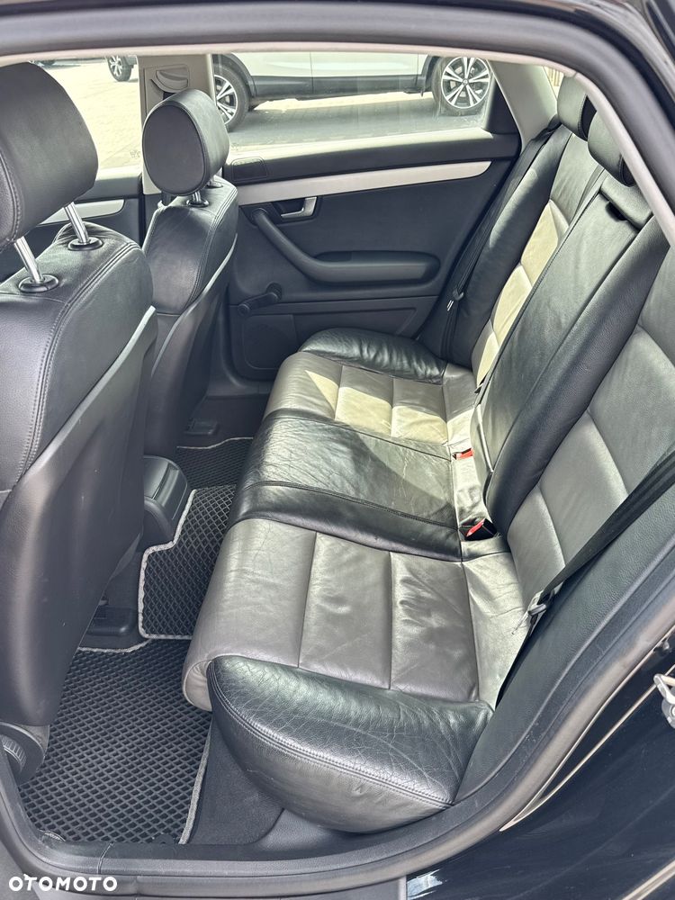 Audi A4 Limousine - 16