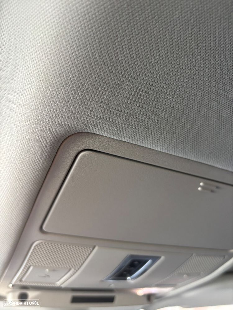 Land Rover Defender - 24