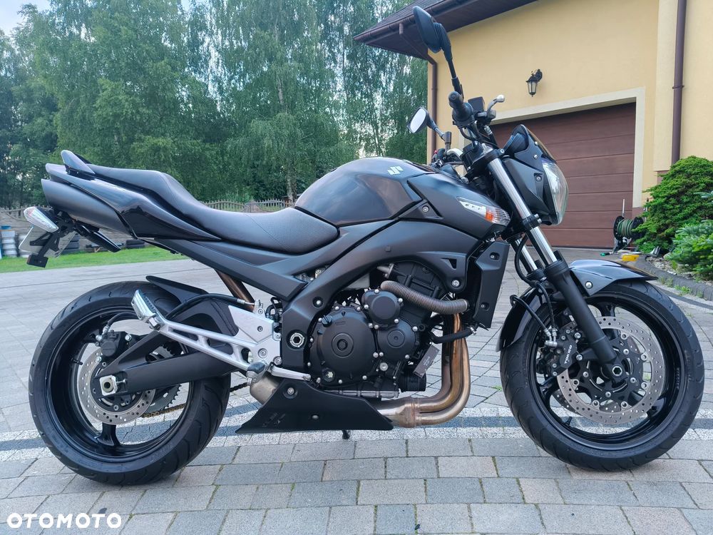Suzuki GSR - 5