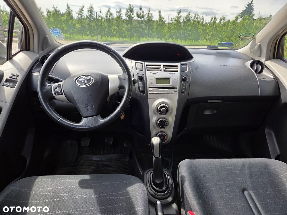 Toyota Yaris - 11