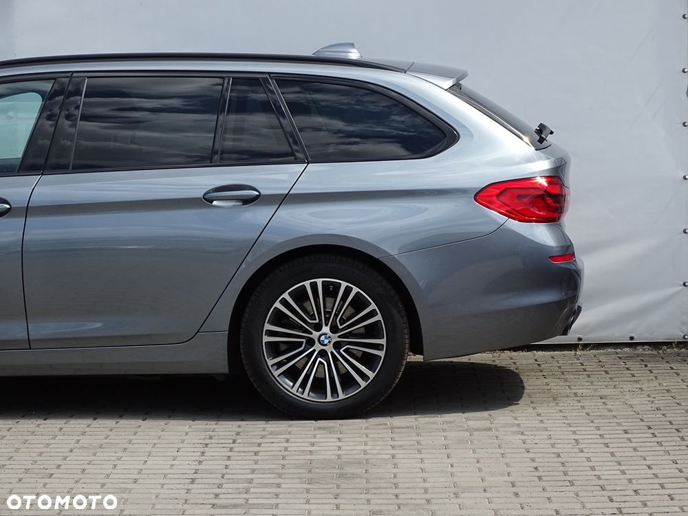 BMW Seria 5 530i Sport Line - 4
