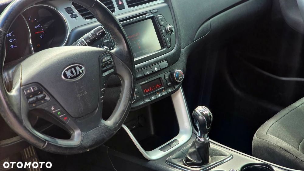 Kia Ceed 1.6 CRDi 115 Dream-Team Edition - 9