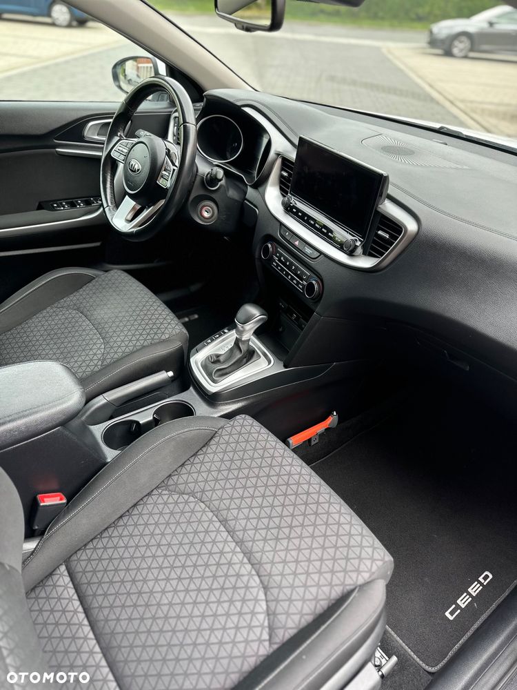 Kia Ceed 1.6 CRDi mHEV L DCT - 36