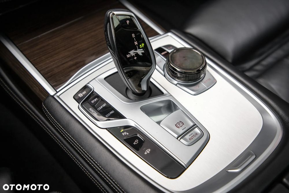BMW Seria 7 730d xDrive - 25