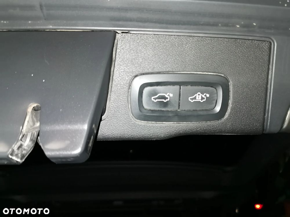 Volvo XC 60 B4 D AWD Geartronic Momentum Pro - 25
