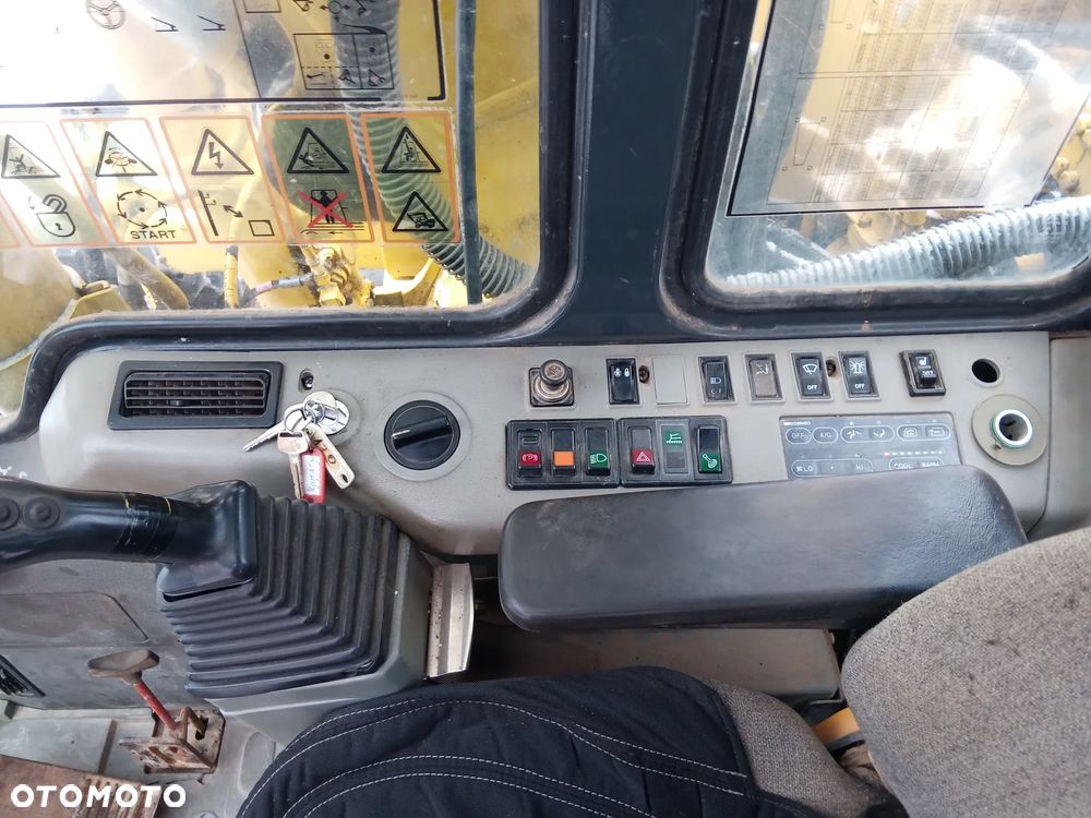 Komatsu PW 170 ES - 13